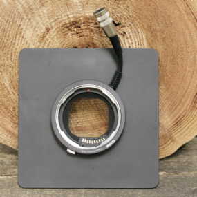 Rollei 6000 series lens adapter instaled on an Arca Swiss 171mm x 171mm lens board from the front