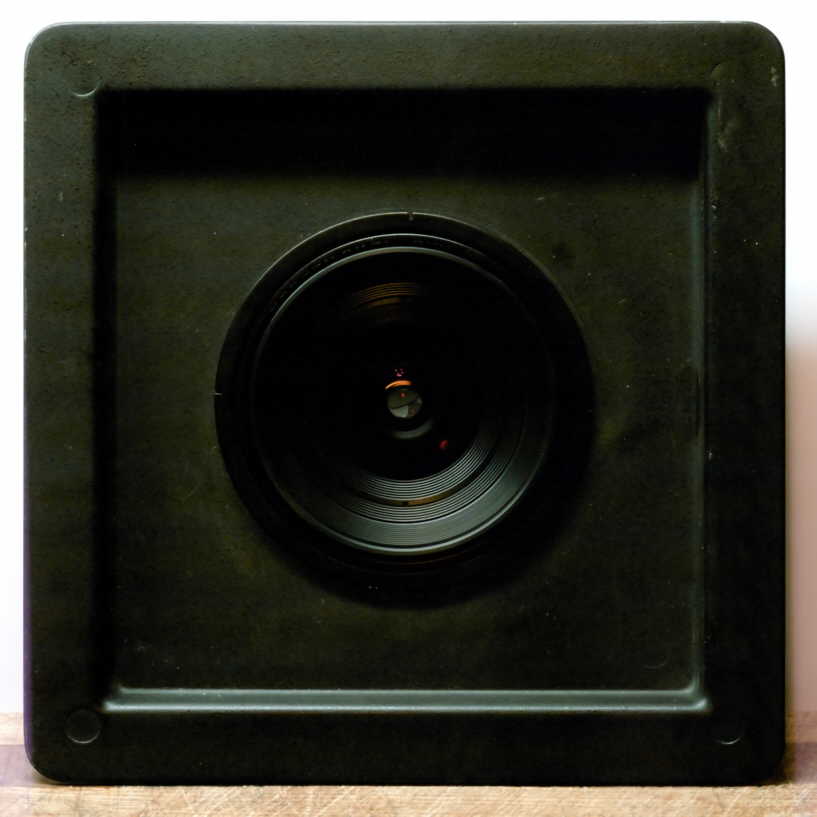 Rollei electronic shutter size 0 front installed in the back of a 171mm x 171mm lensboard with a lens installed in the shutter