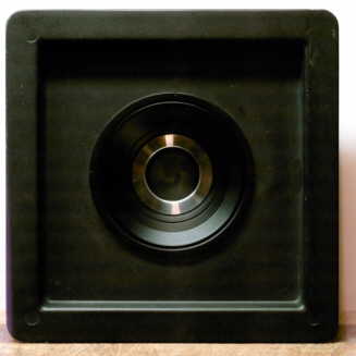 Rollei electronic shutter size 0 from the front installed in the back of a 171mm x 171mm lensboard