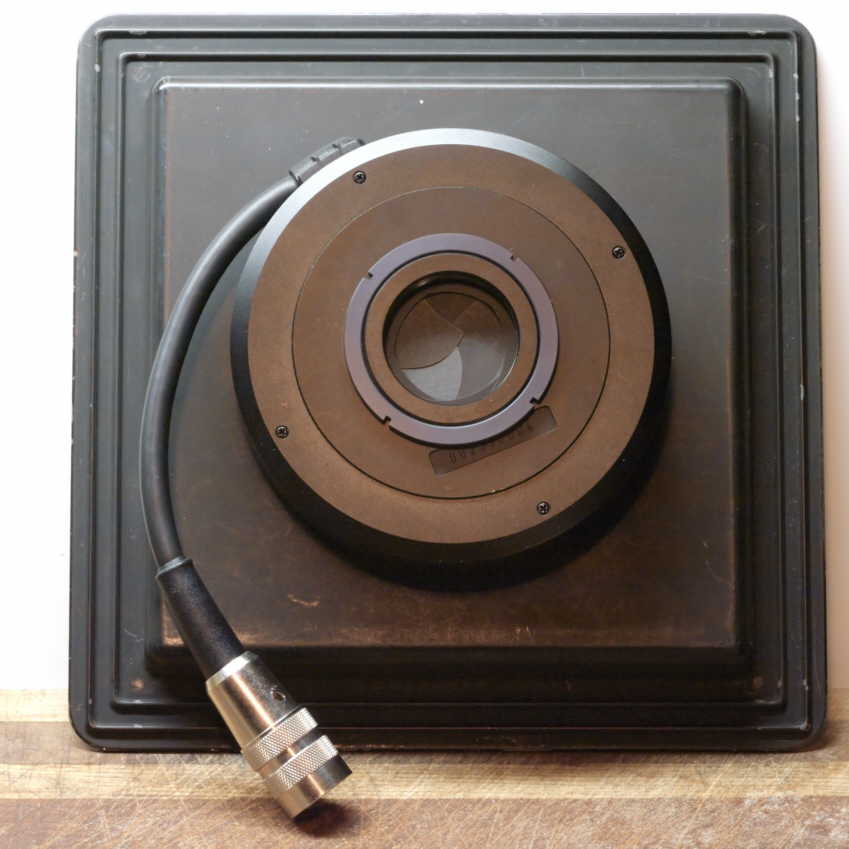 Rollei electronic shutter size 0 from the rear installed in the back of a 171mm x 171mm lensboard